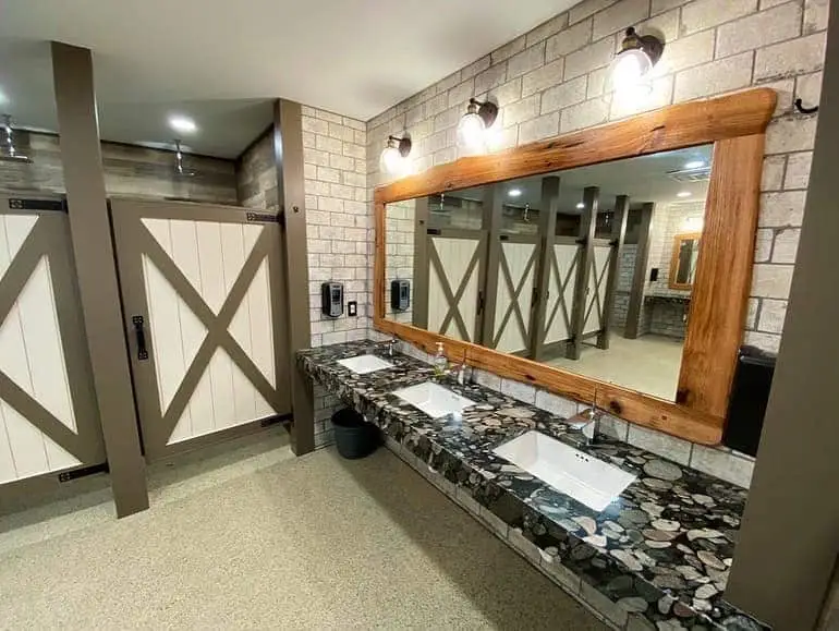 Legacy gallery image: Bathroom 1.qxlgfsz