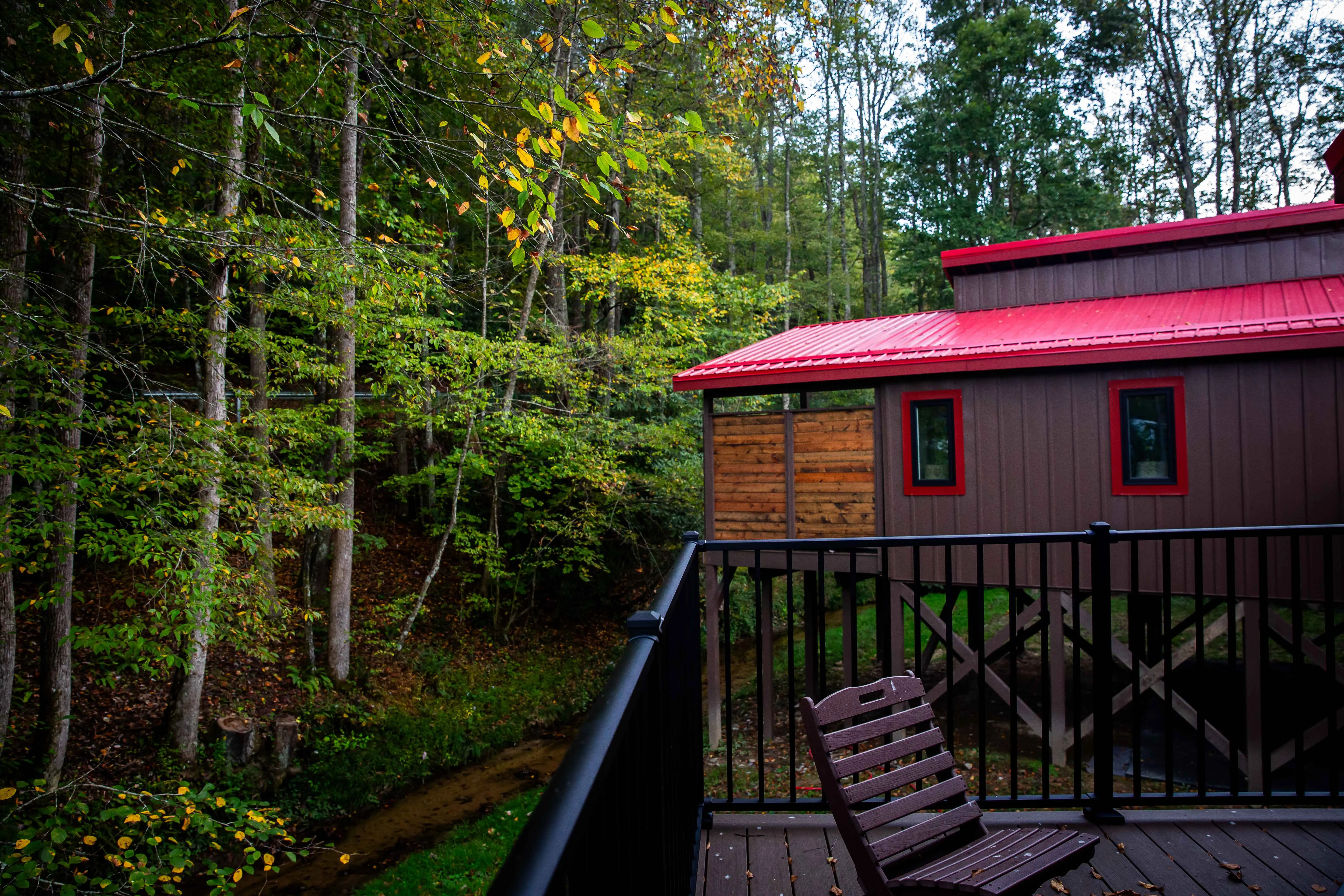 Abbey Road Creekside – A Beetles Themed Creekside Cabin