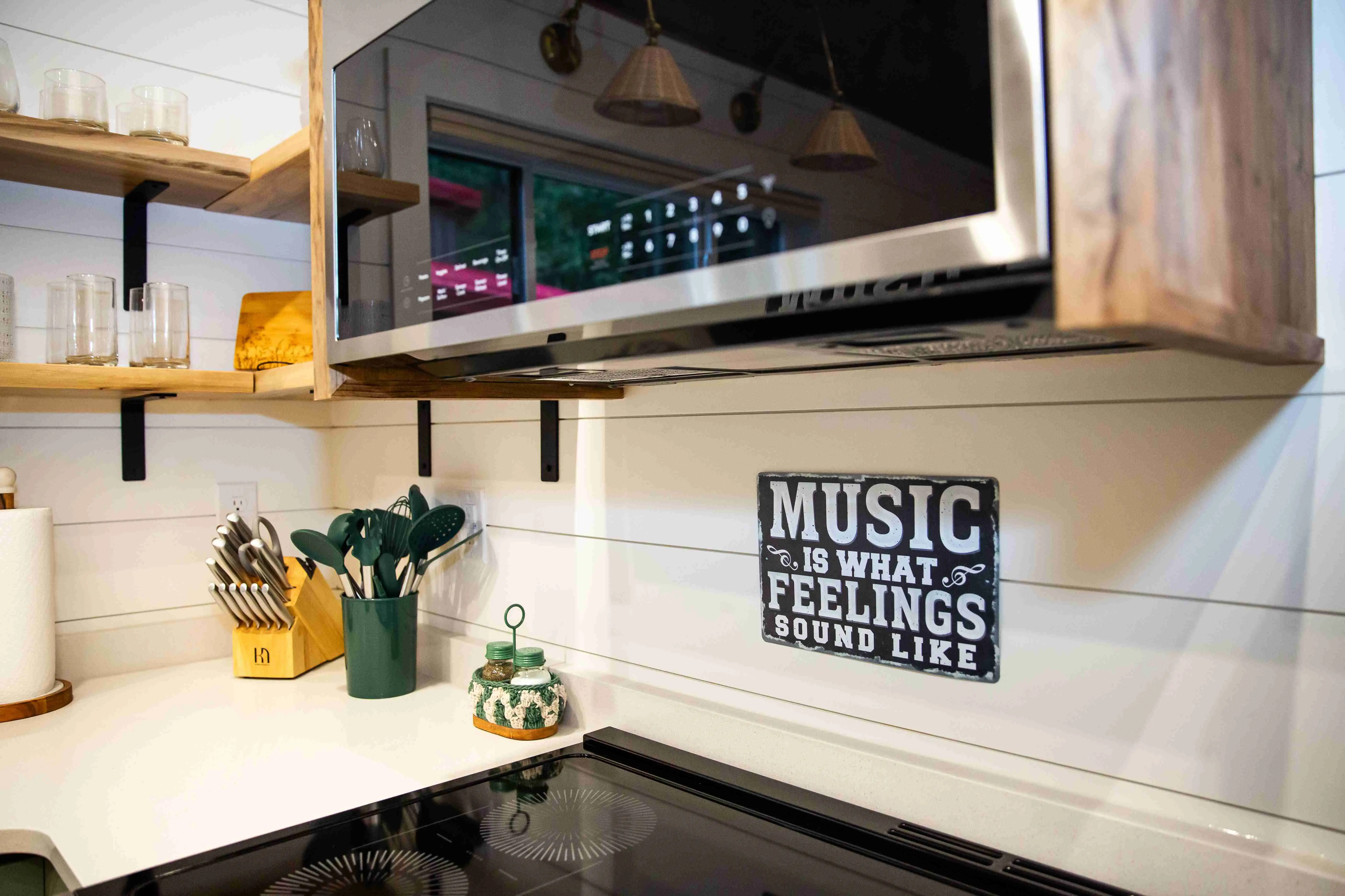Songbird Kitchen Stove – A Fleetwood Mac Themed Creekside Cabin