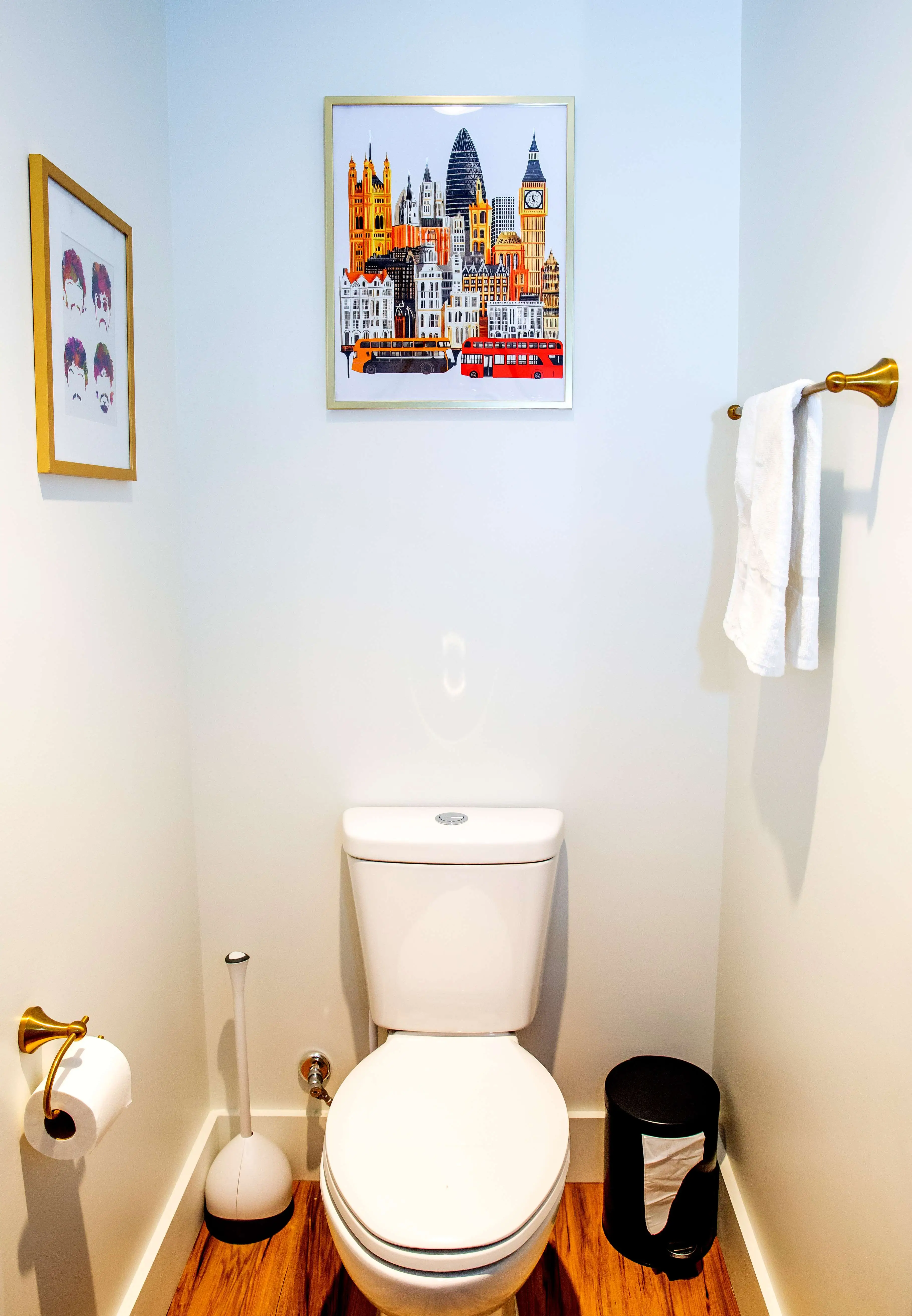 Abbey Road Bathroom – A Beetles Themed Creekside Cabin