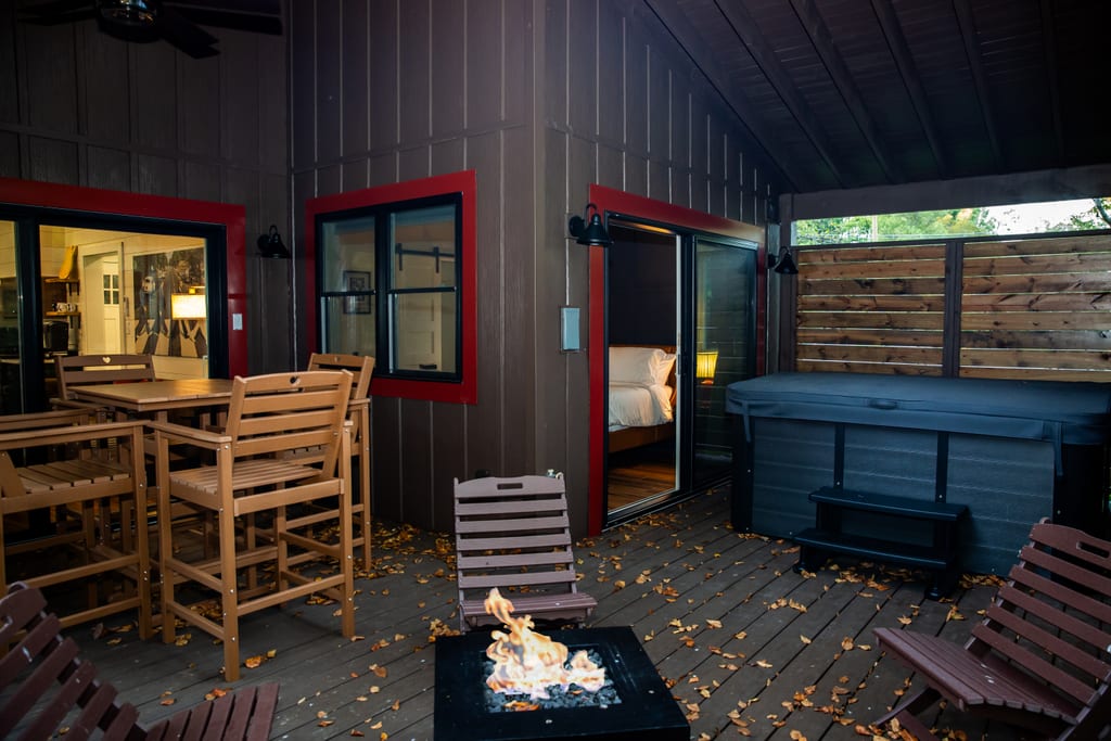 Abbey Road Hot Tub – A Beetles Themed Creekside Cabin