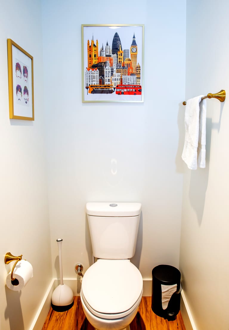Abbey Road Bathroom – A Beetles Themed Creekside Cabin